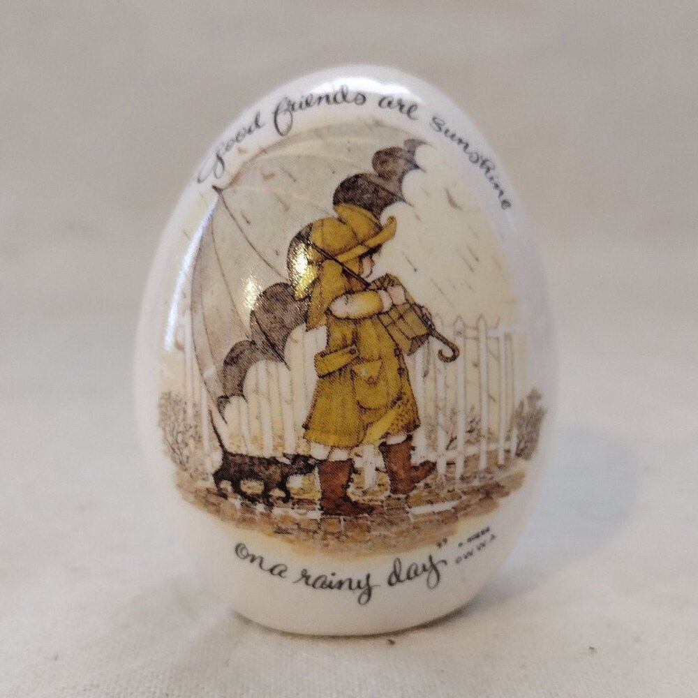 Vintage 1973 Holly Hobbie Good Friends are Sunshine On A Rainy Day Porcelain Egg